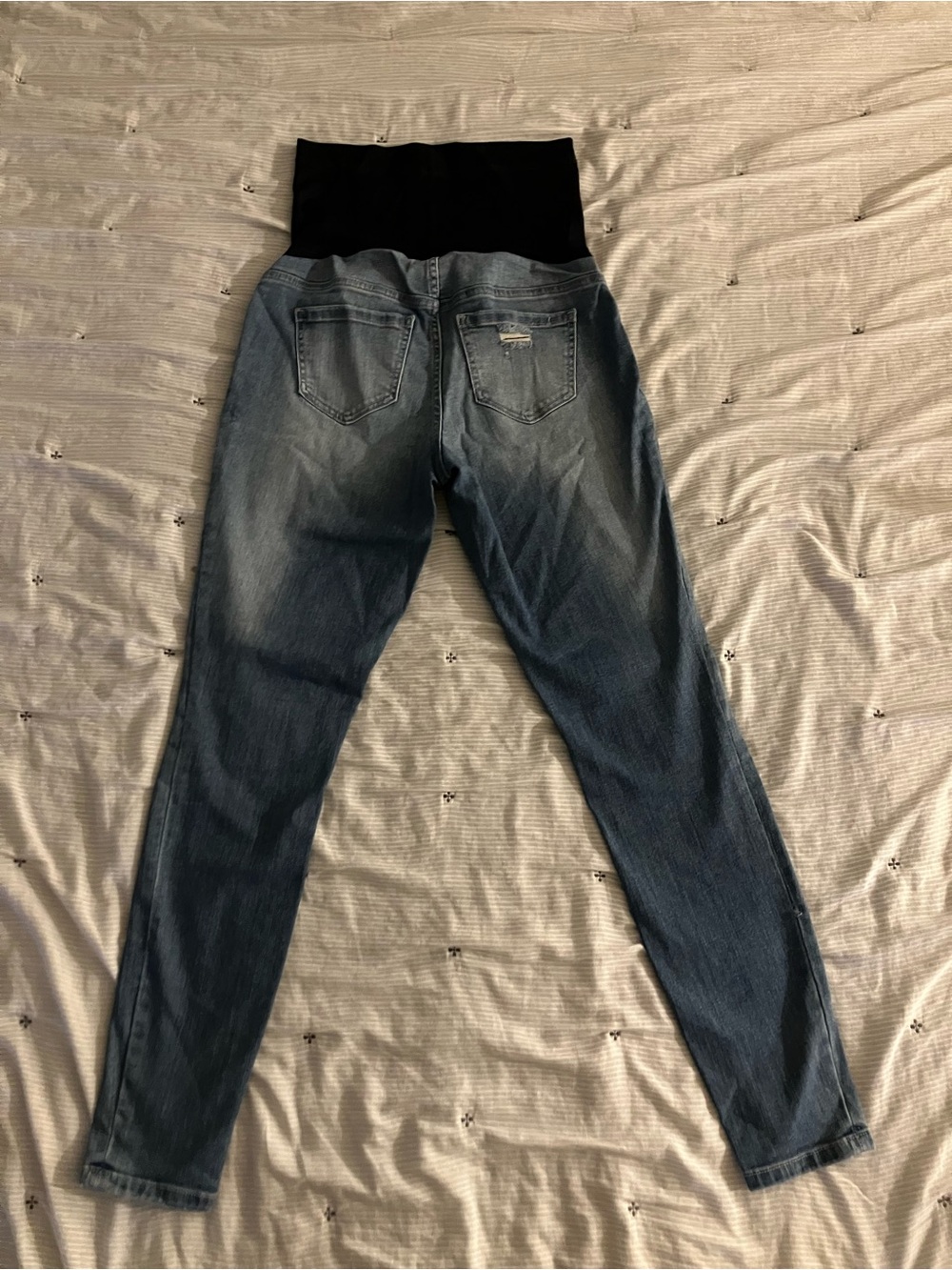 Liz Lange Faded Blue Skinny Maternity Jeans with Black Overband - Picture 2 of 6